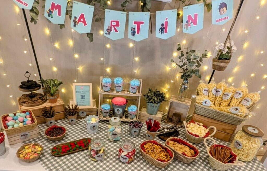 Mesa dulce para comunión decorada con tonos pastel, golosinas y repostería artesanal personalizada. Córdoba